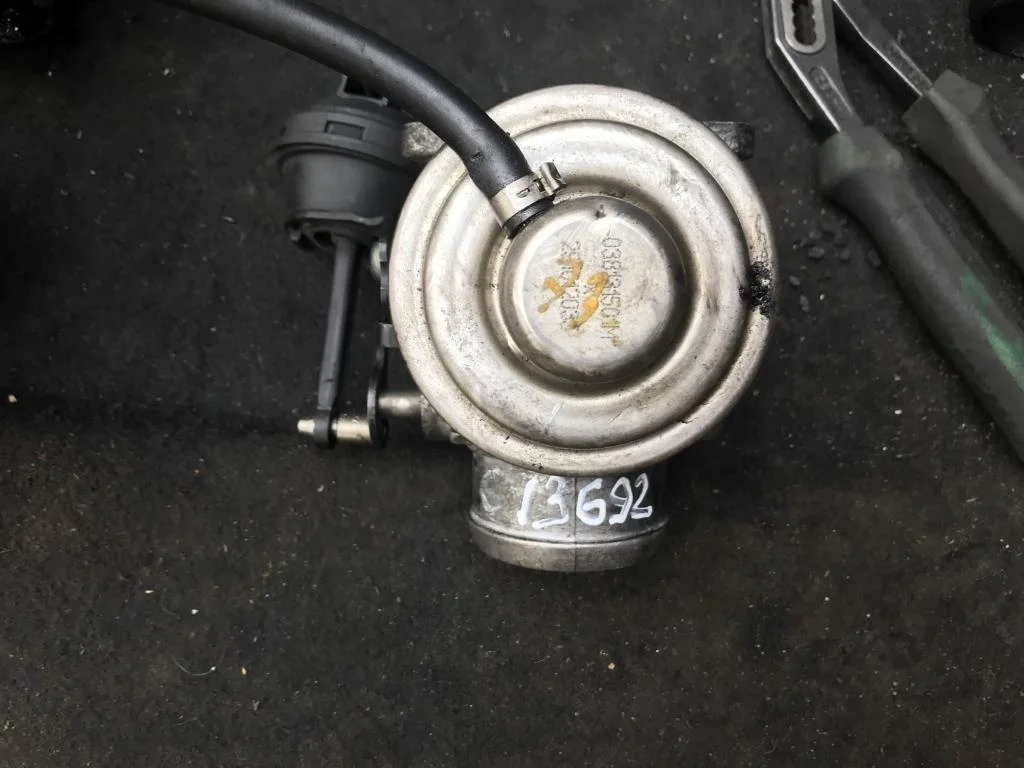Клапан EGR 038131501M  1.9 TDI Volkswagen