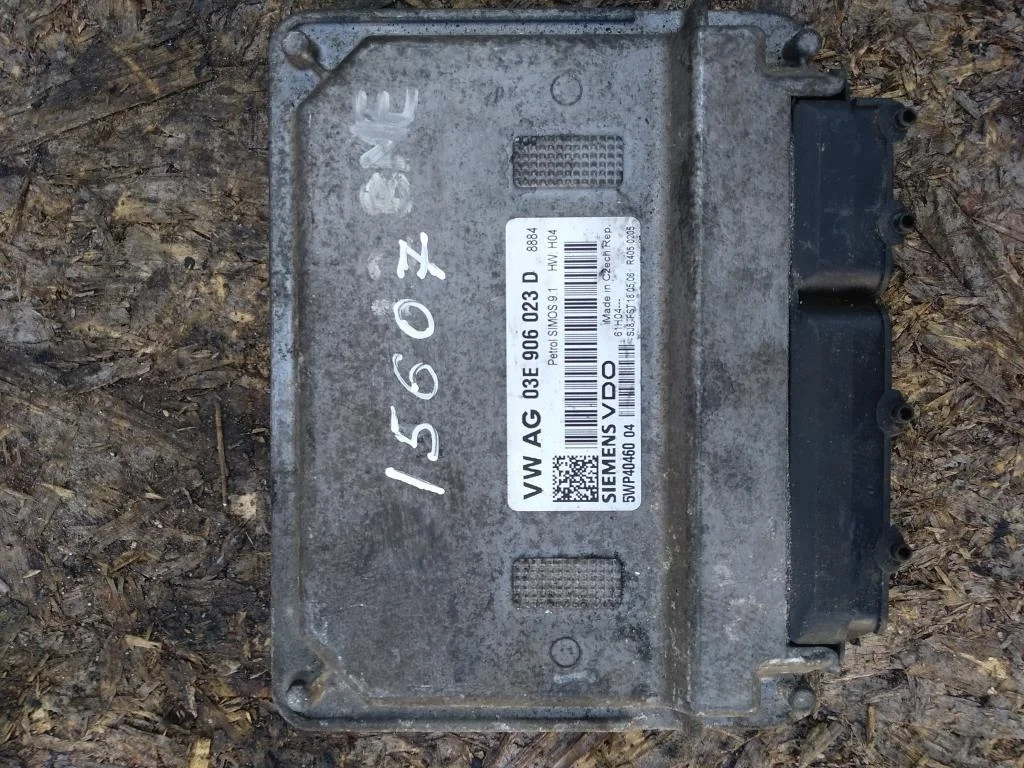 Блок управления двигателем 03E906023D  1.2 Бензин