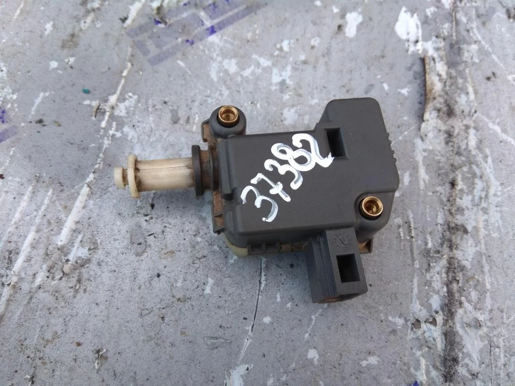 Активатор замка багажника 3B0959781C  3.6 Бензин