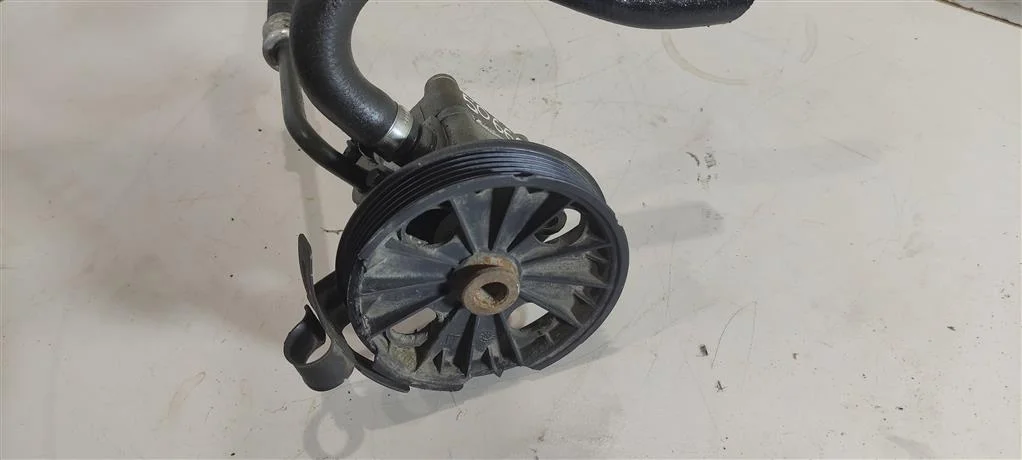 Насос гидроусилителя руля 30665098  2.5 Турбо бен