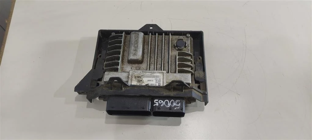 Блок управления двигателем 25189813  2.2 Турбо ди