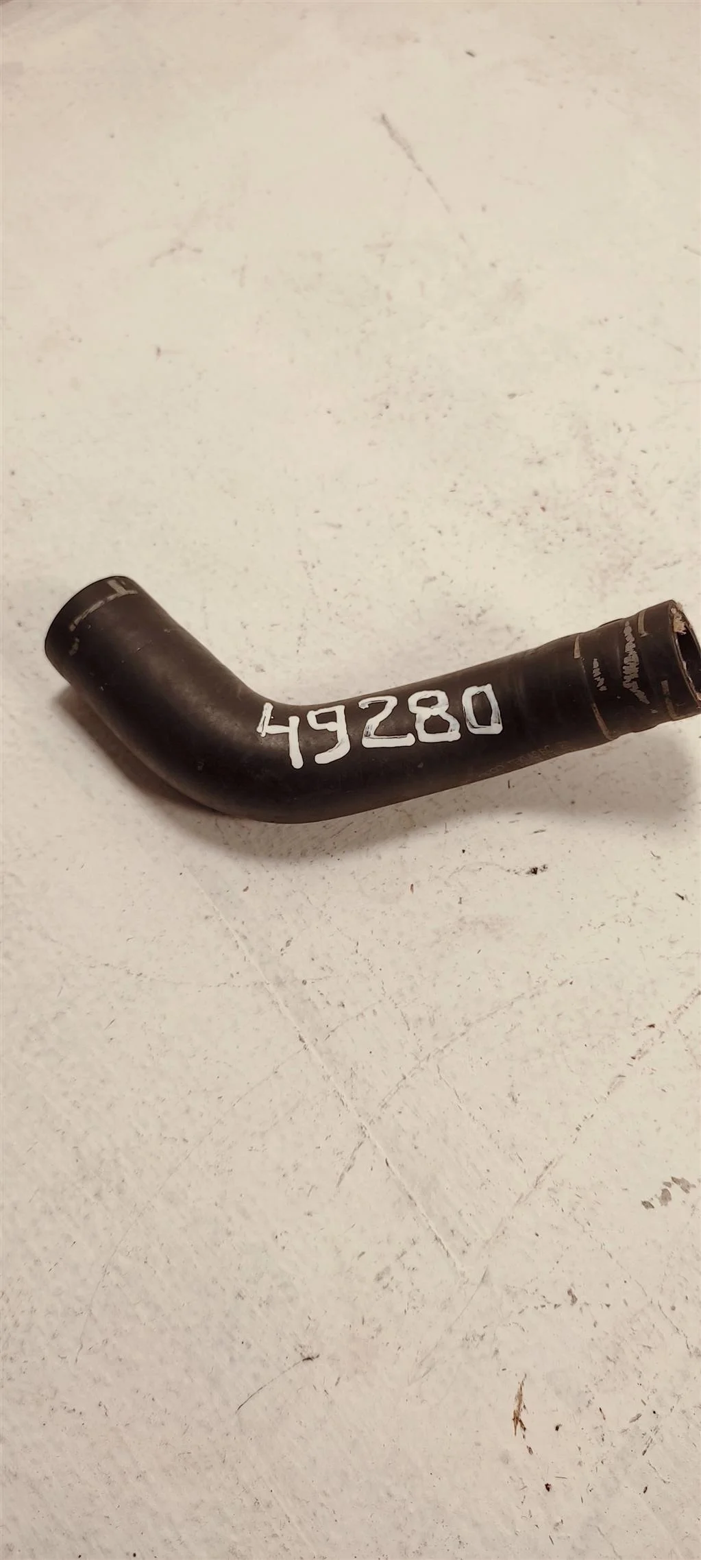 Патрубок (трубопровод, шланг) 06H121057E  1.8 Тур