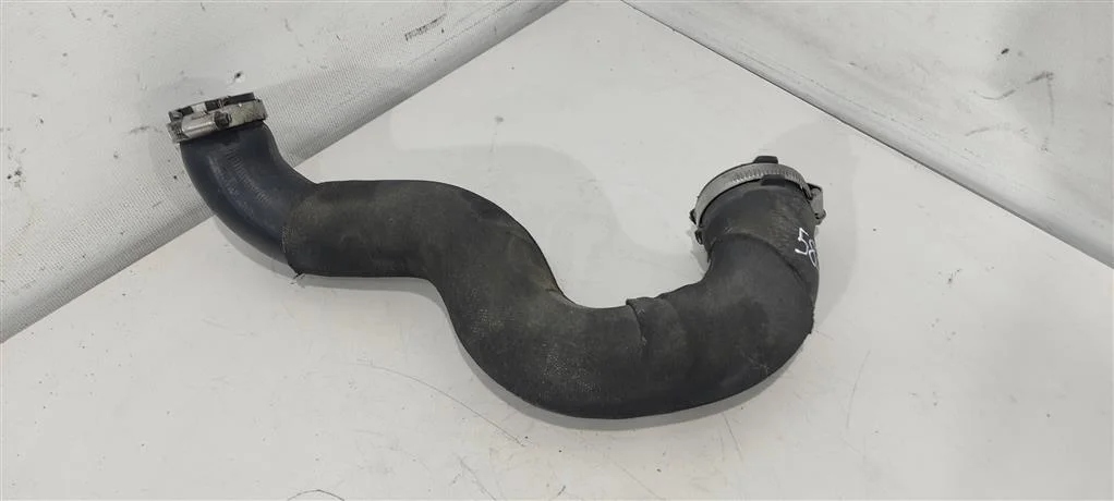 Патрубок интеркулера 8K0145738AB   TFSI Audi