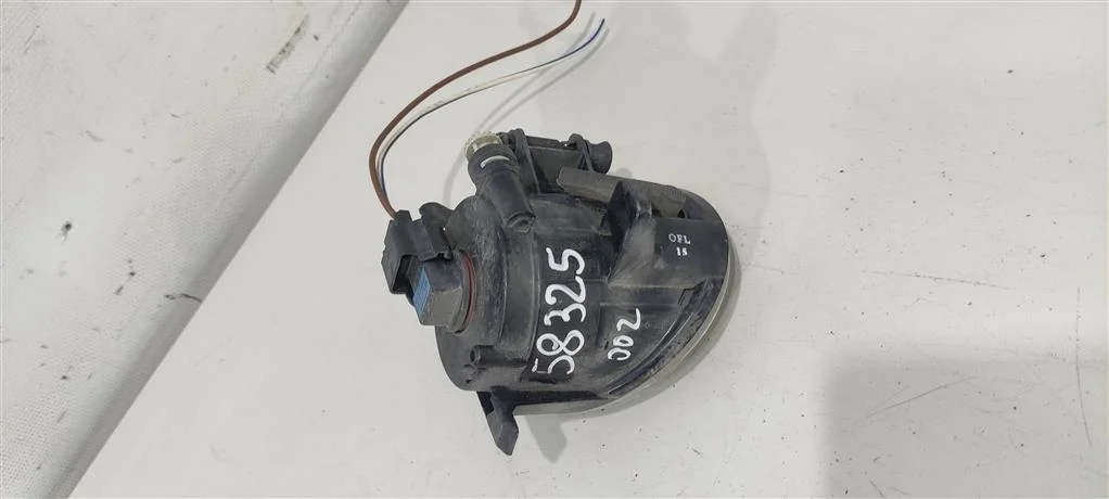 Фара противотуманная правая 8T0941700    Audi