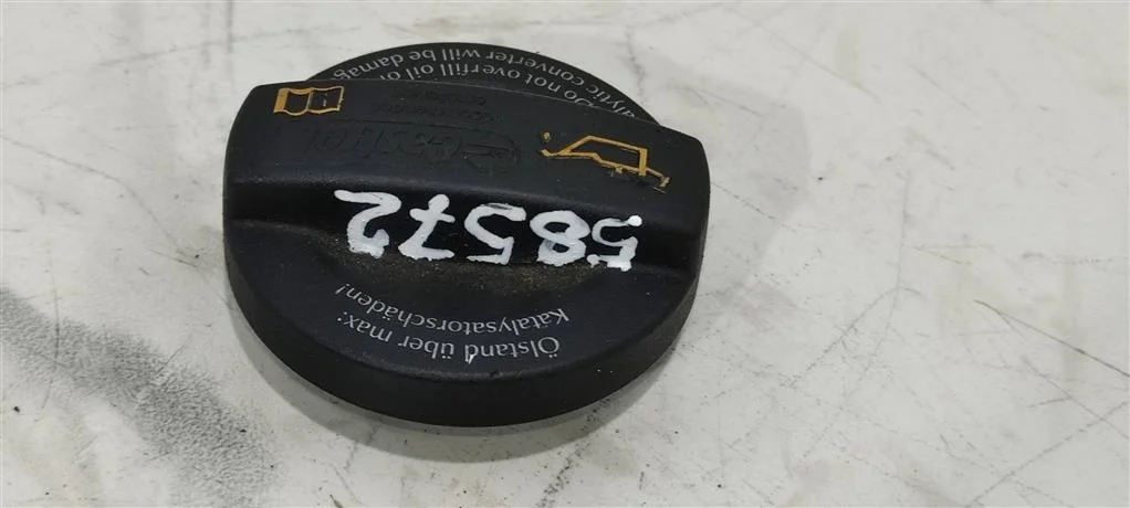 Пробка маслозаливная 03C103485A  1.4 TSI Volkswag