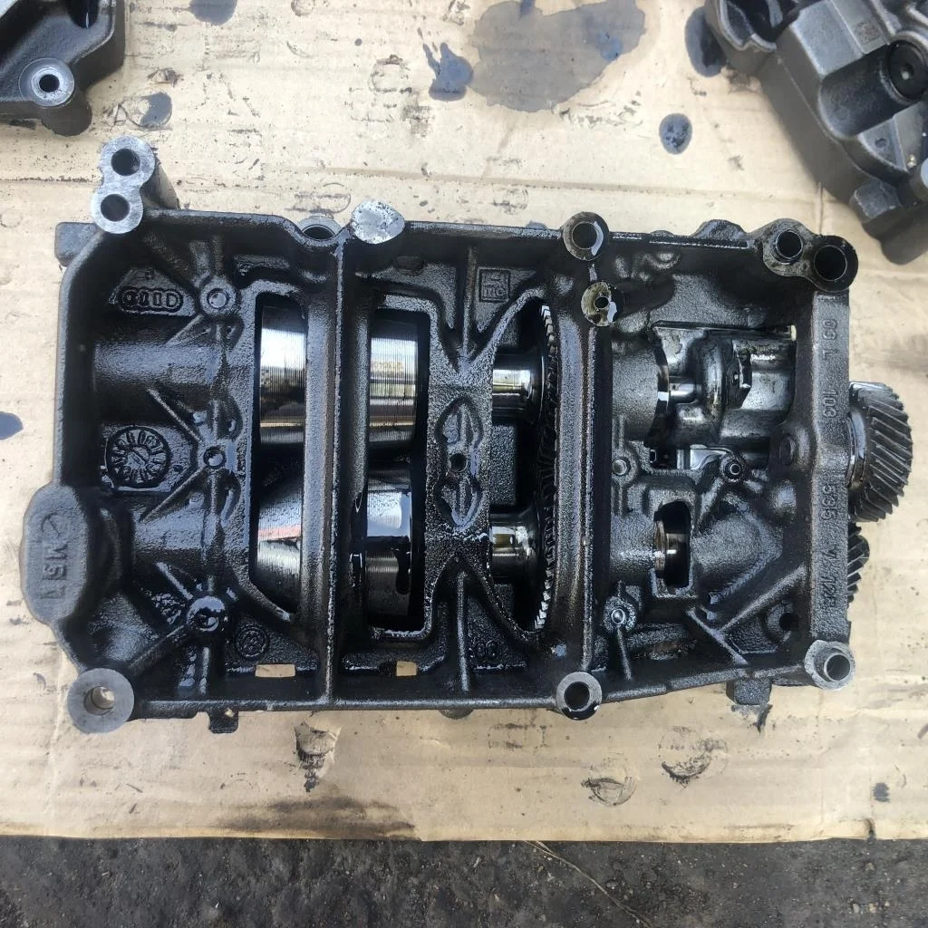 Насос масляный 03L103295F  2.0 TDI Volkswagen