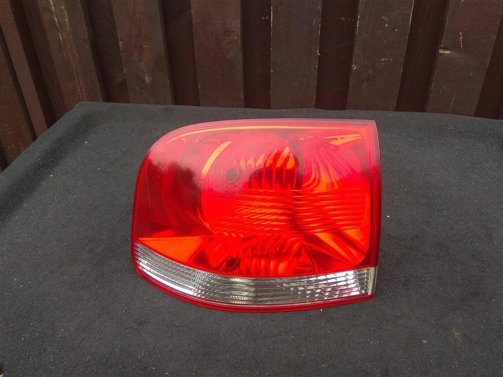 Фонарь задний левый 7L6945095K  4.2 Бензин Volksw