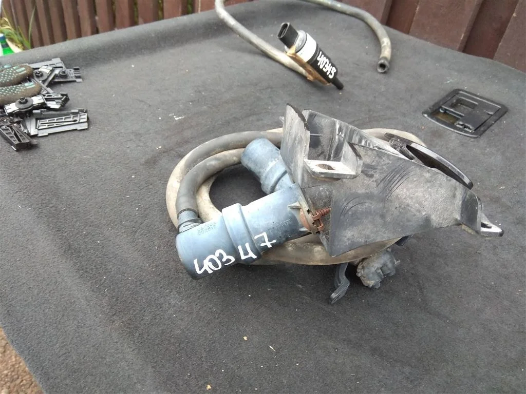 Форсунка омывателя 6E0955986B  4.2 Бензин Volkswa