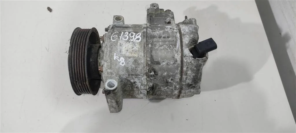 Компрессор кондиционера 1K0820803E  2.0 TDI Volks