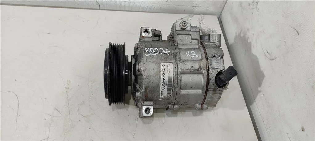 Компрессор кондиционера 1K0820803L  2.0 TDI Volks