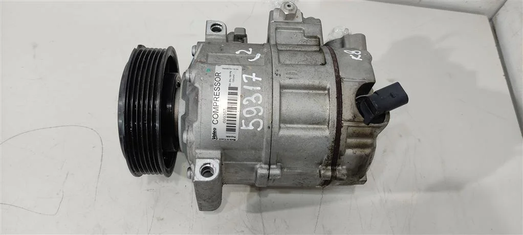 Компрессор кондиционера 1K0820803E  2.0 TDI Volks