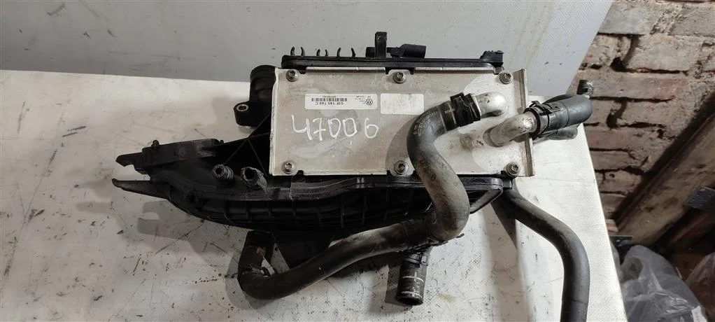 Коллектор впускной 03C129711AK  1.4 Бензин Volksw