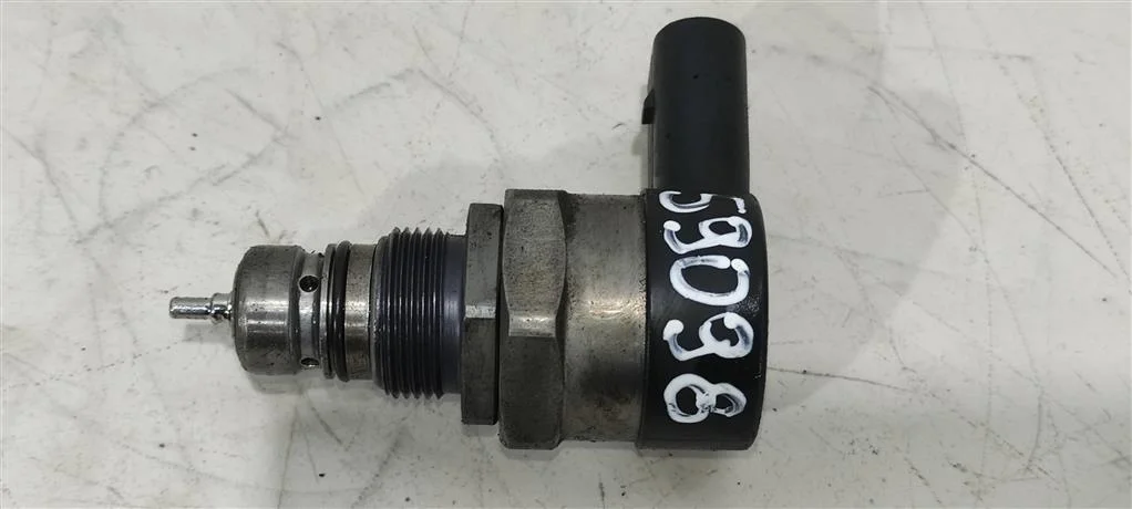 Датчик давления топлива 057130764H  2.0 TDI Volks