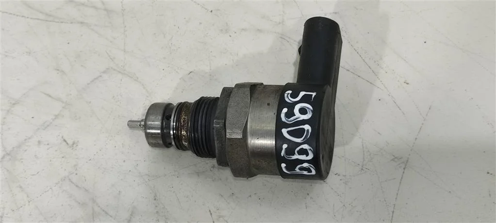 Датчик давления топлива 057130764AB  2.0 TDI Volk