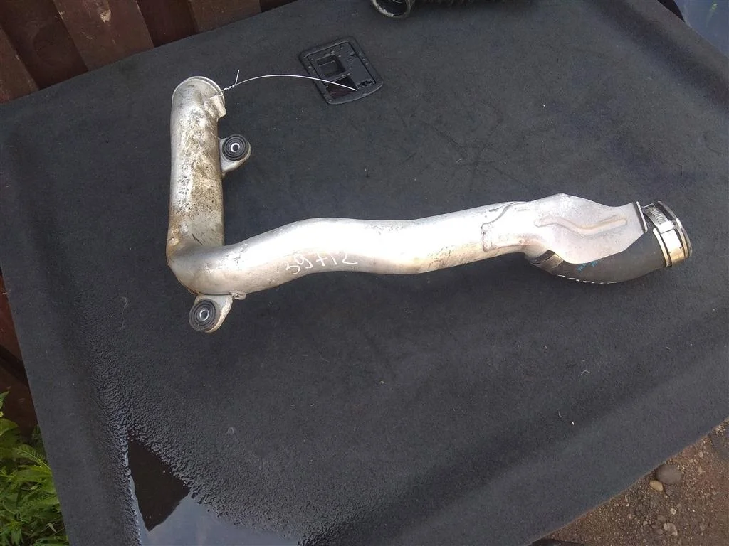 Патрубок интеркулера 1T0145840  1.4 Бензин Volksw