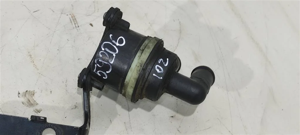 Насос антифриза дополнительный 5N0965561A  2.0 TD