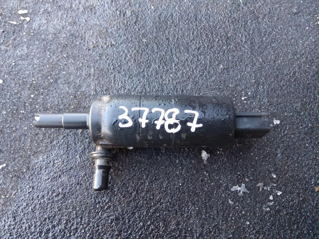 Насос (моторчик) омывателя фар 6R0955681  2.0 TDI