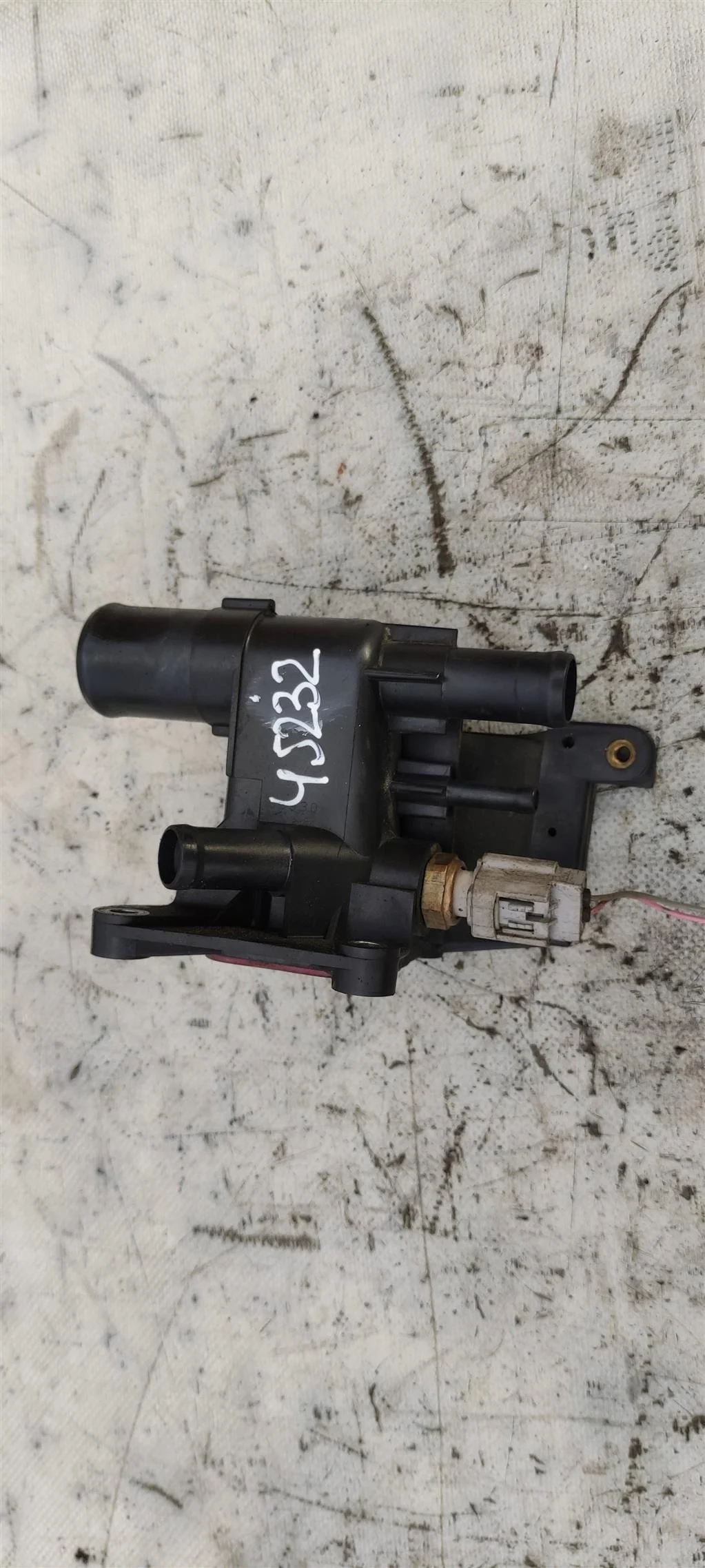 Фланец (тройник) системы охлаждения LF941517Z  2.