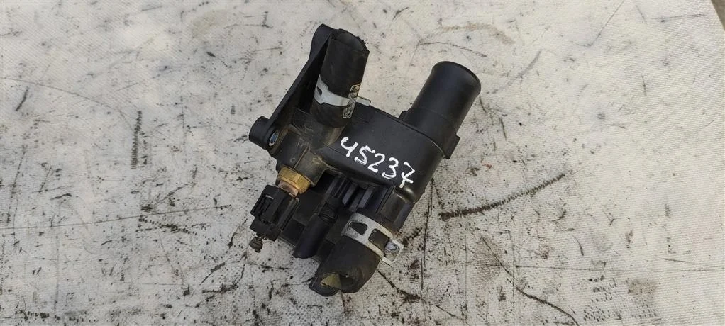 Фланец (тройник) системы охлаждения LF941517Z  2.