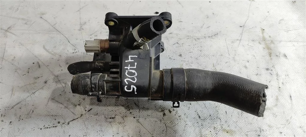 Фланец (тройник) системы охлаждения LF941517Z  2.