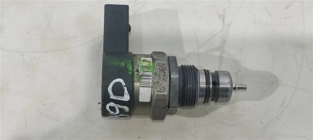 Датчик давления топлива 057130764AB  2.0 TDI Volk