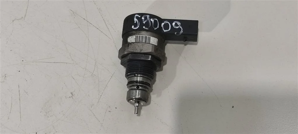 Датчик давления топлива 057130764H  2.0 TDI Volks