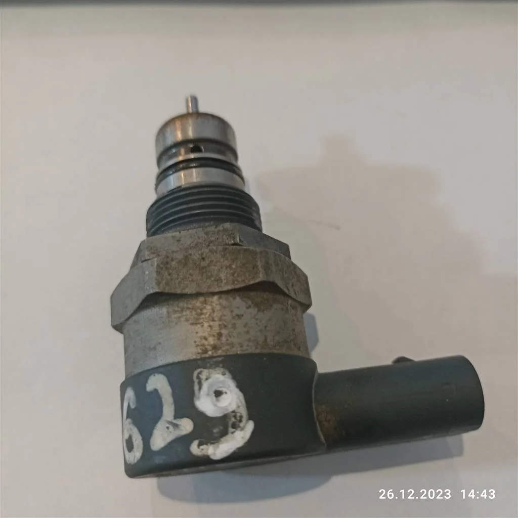 Датчик давления топлива 057130764AB  2.0 TDI Volk