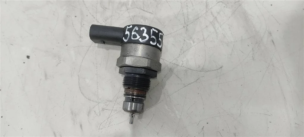 Датчик давления топлива 057130764H  2.0 TDI Volks