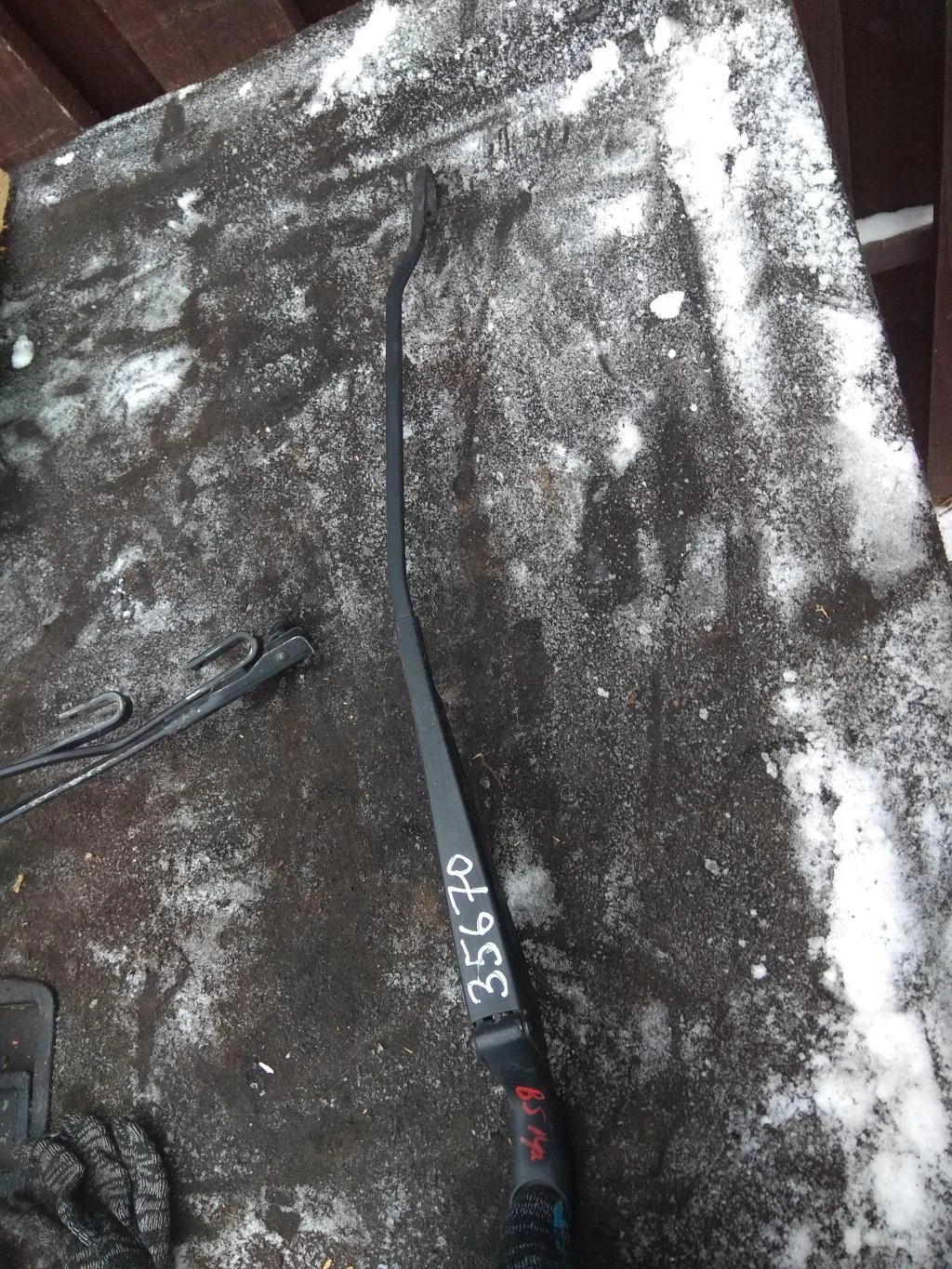 Поводок стеклоочистителя передний правый 3B195541