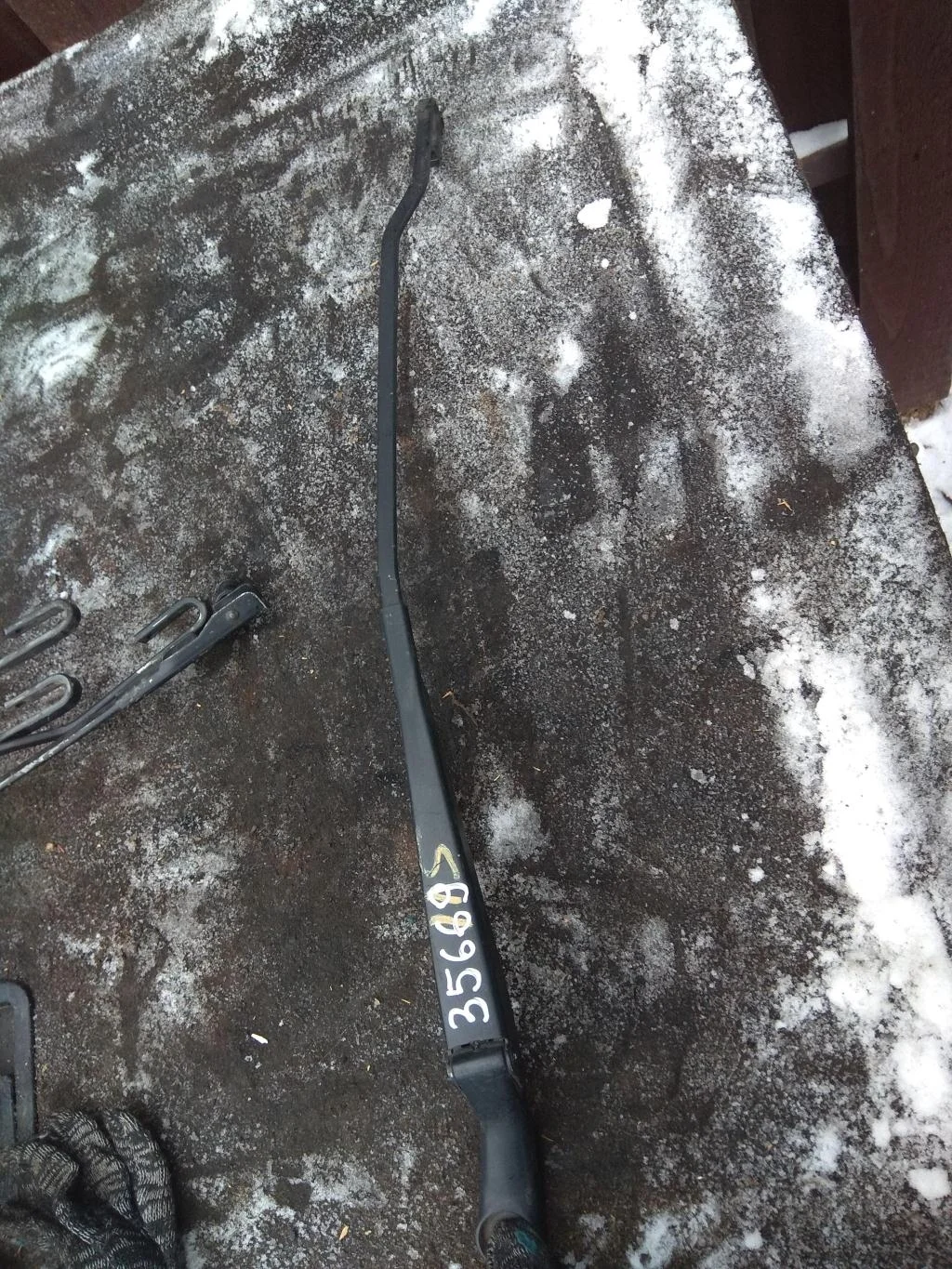 Поводок стеклоочистителя передний правый 3B195541