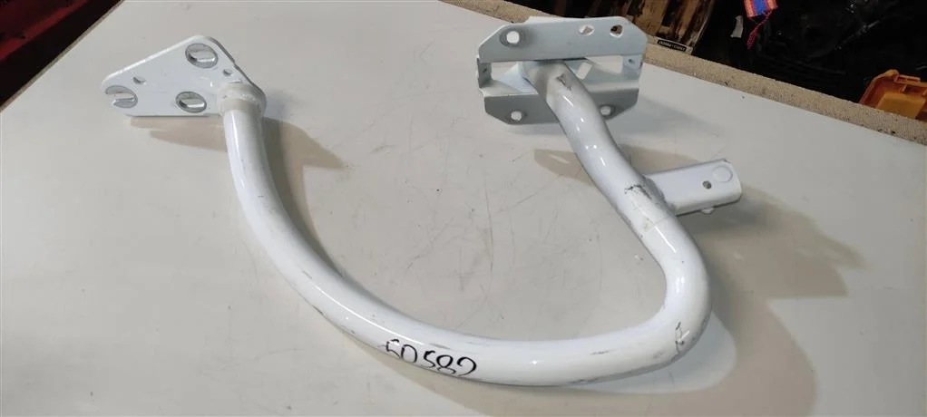 Петля крышки багажника левая 8T0827301C  3.2 Бенз