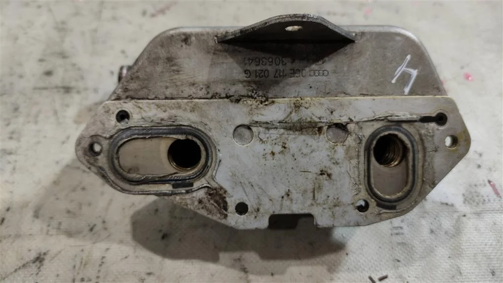 Радиатор масляный 06E117021G   3.0 Бензин Audi