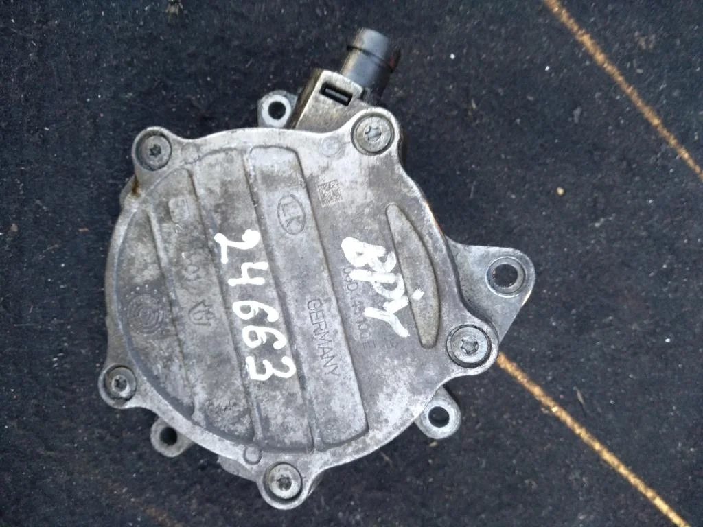 Насос вакуумный 06D145100E  2.0 Турбо бензин Volk