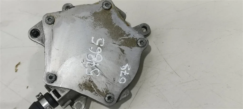 Насос вакуумный 06D145100G  2.0 TFSI Volkswagen
