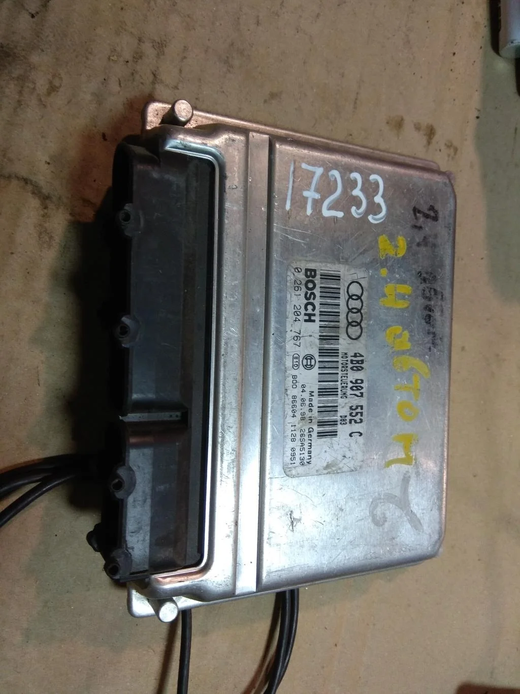 Блок управления двигателем 4B0907552C  2.4 Бензин