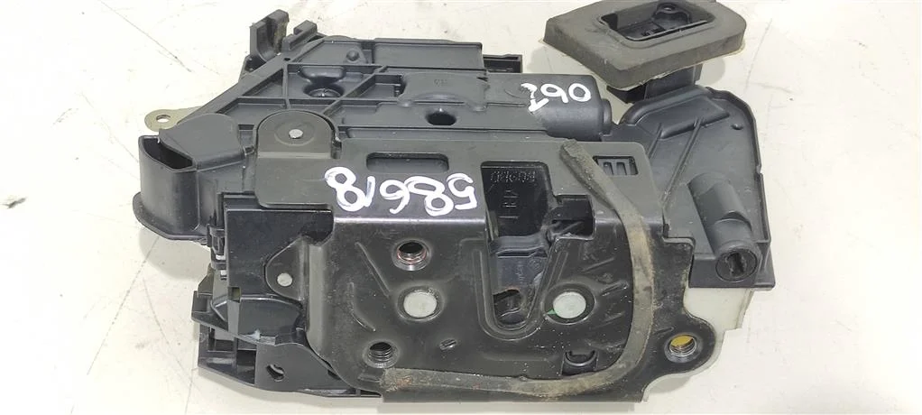 Замок двери передней правой 5K1837016A  1.8 Турбо
