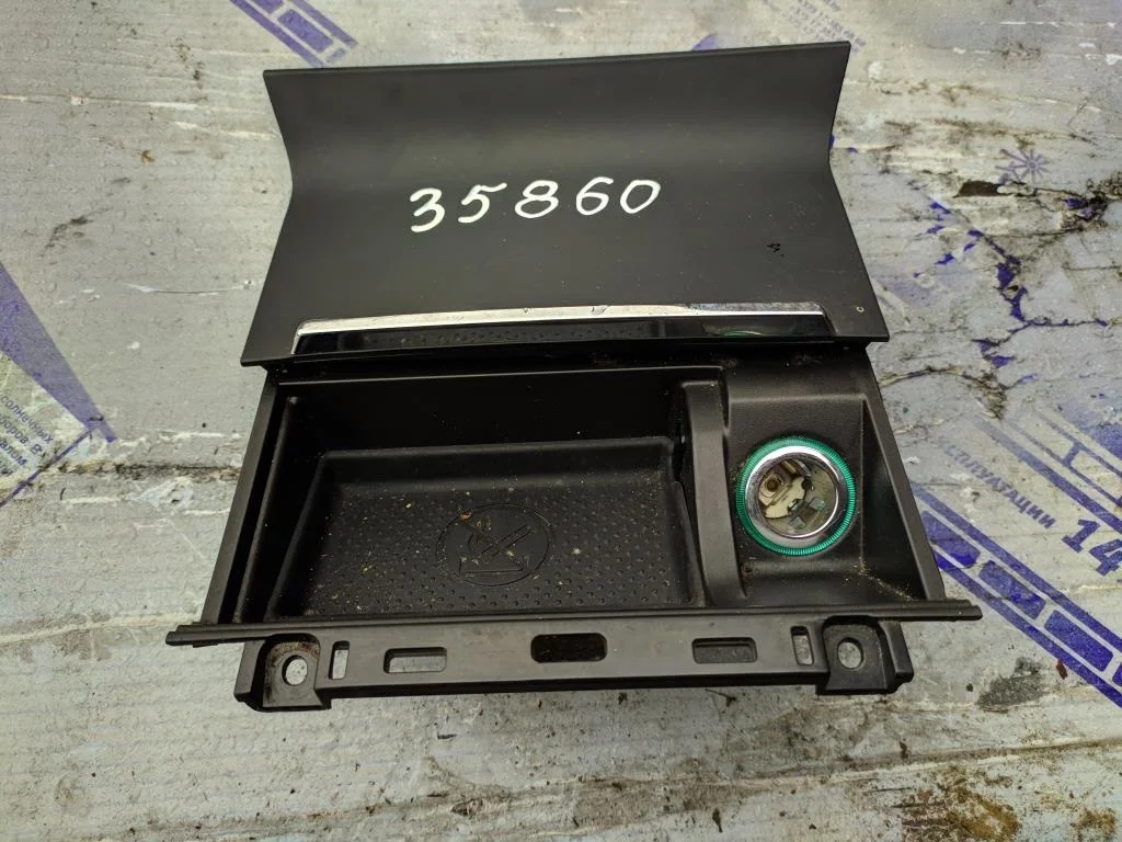 Пепельница передняя 3T0857962B  1.8 TSI Skoda