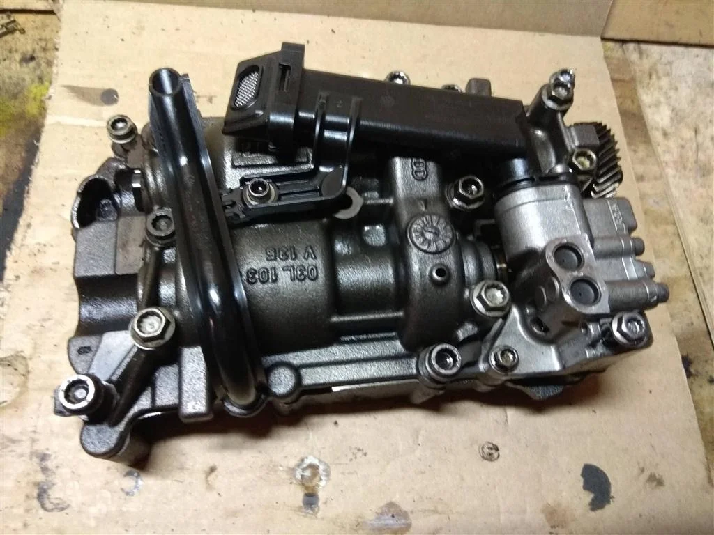 Насос масляный 03G103295G  2.0 TDI Skoda