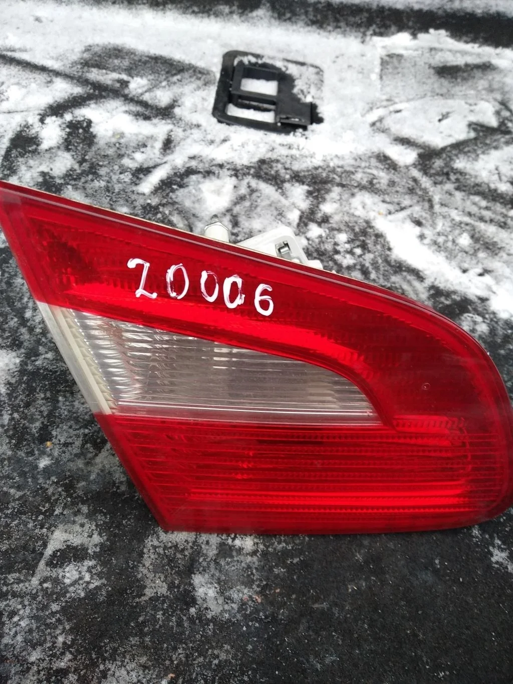 Фонарь крышки багажника левый 3T5945093  1.8 Турб