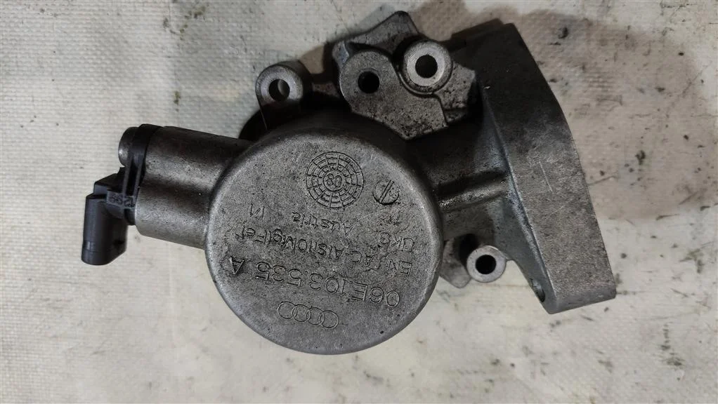 Крепление ТНВД 06E103535A  3.0 Бензин Volkswagen