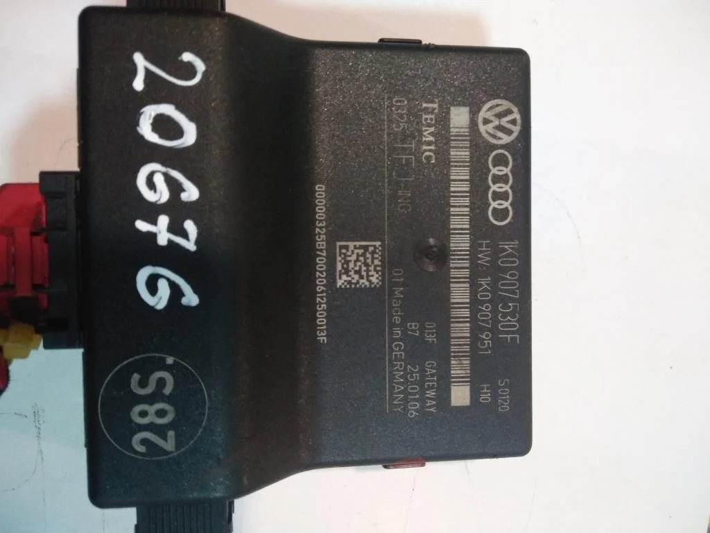 Блок управления интерфейсом 1K0907530F  2.0 TDI V