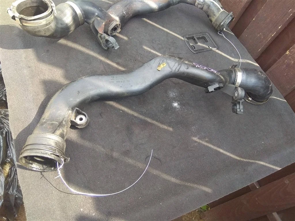 Патрубок интеркулера 1K0145762BL  1.4 TSI Volkswa