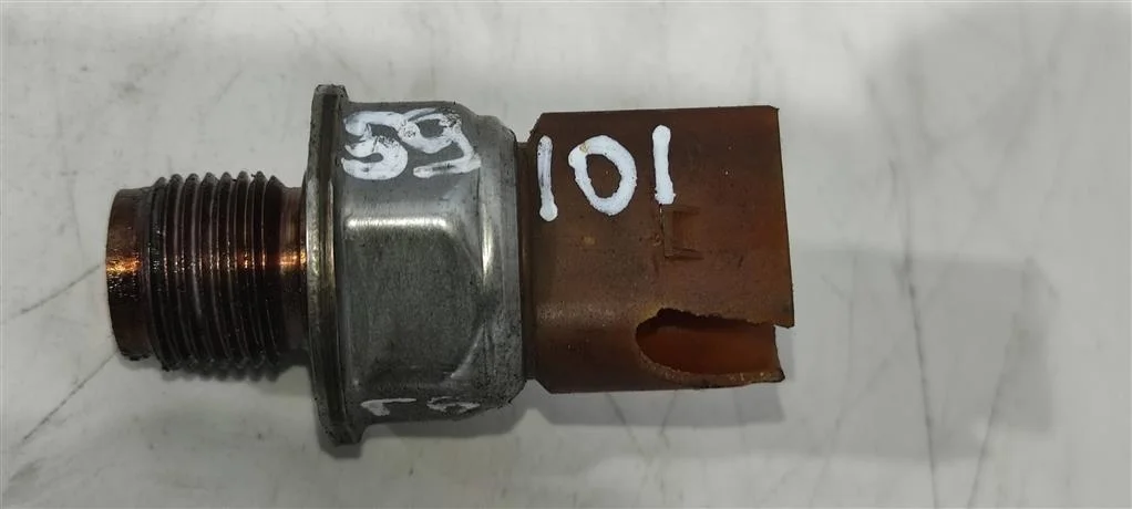 Датчик давления топлива 03L906054  2.0 TDI Volksw