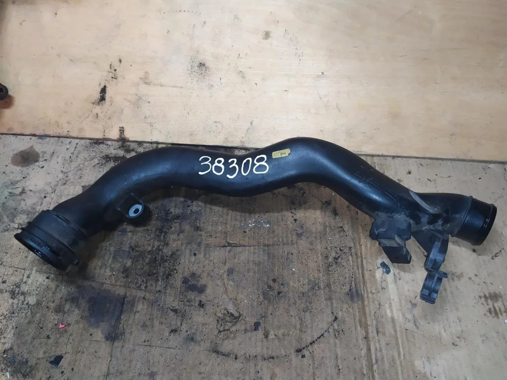 Патрубок интеркулера 1K0145770R  1.4 TSI Volkswag