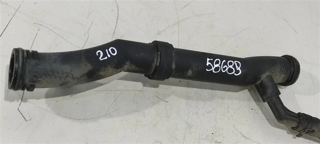 Трубка охлаждающей жидкости пластиковая 03C121065