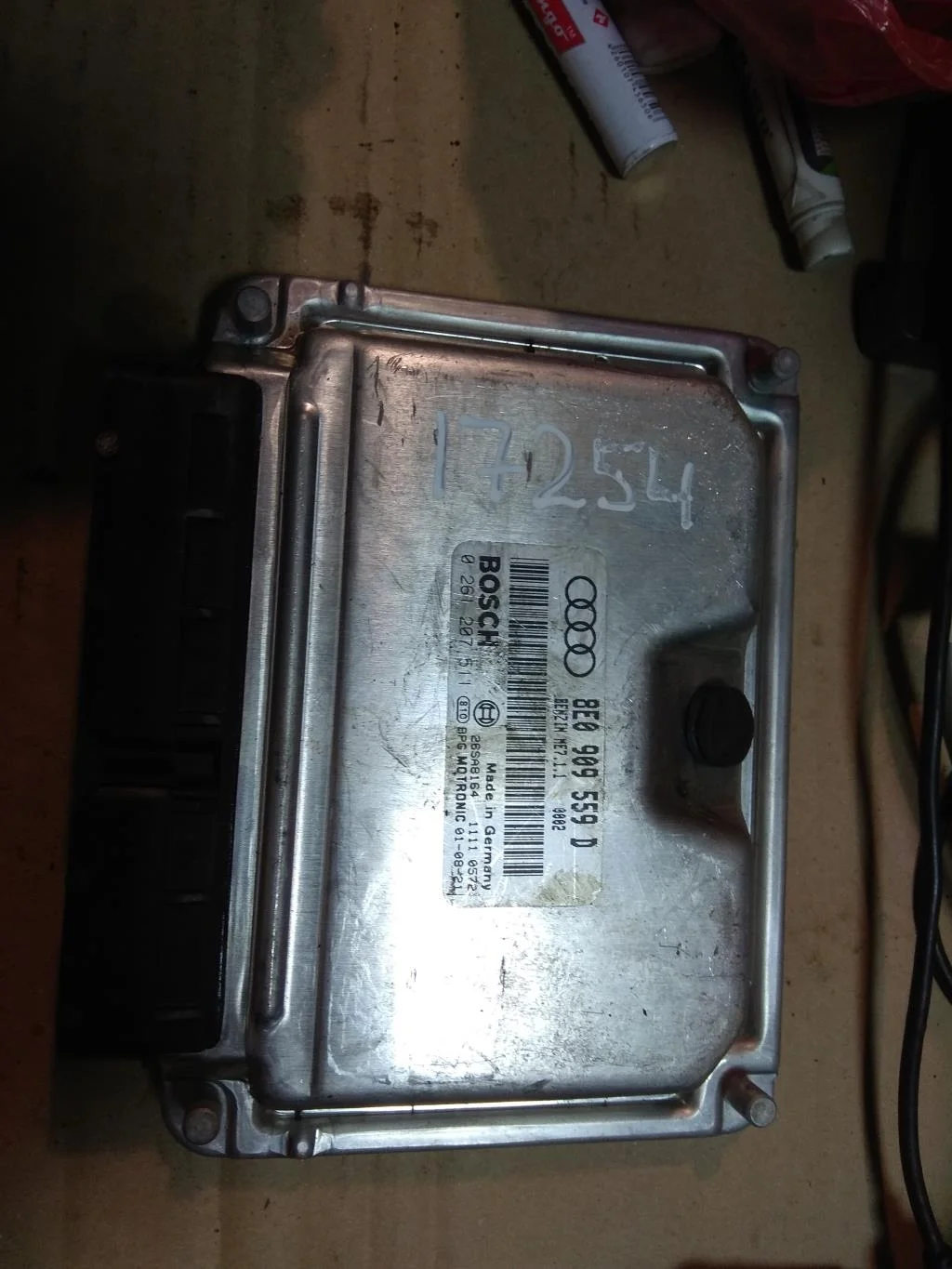 Блок управления двигателем 8E0909559D  3.0 Бензин