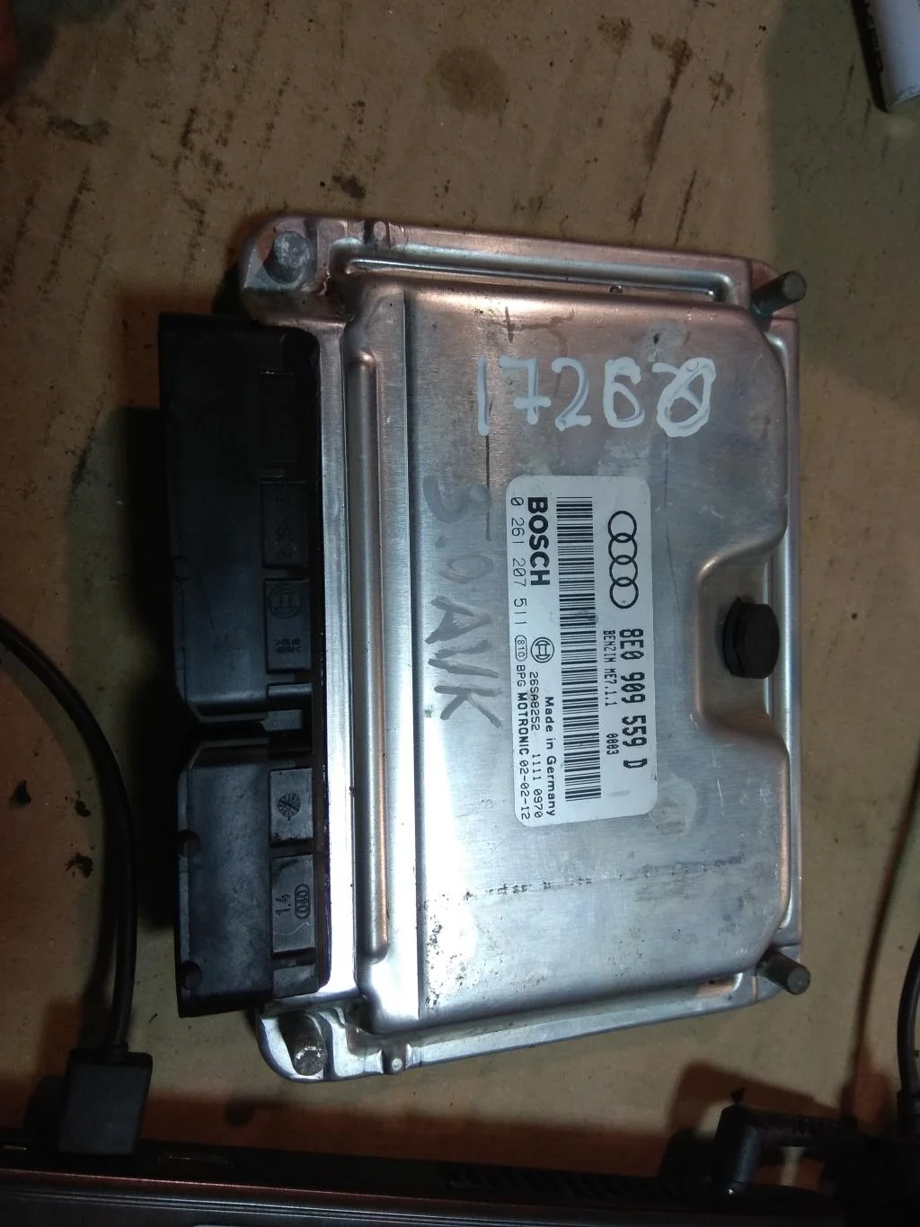 Блок управления двигателем 8E0909559D  3.0 Бензин