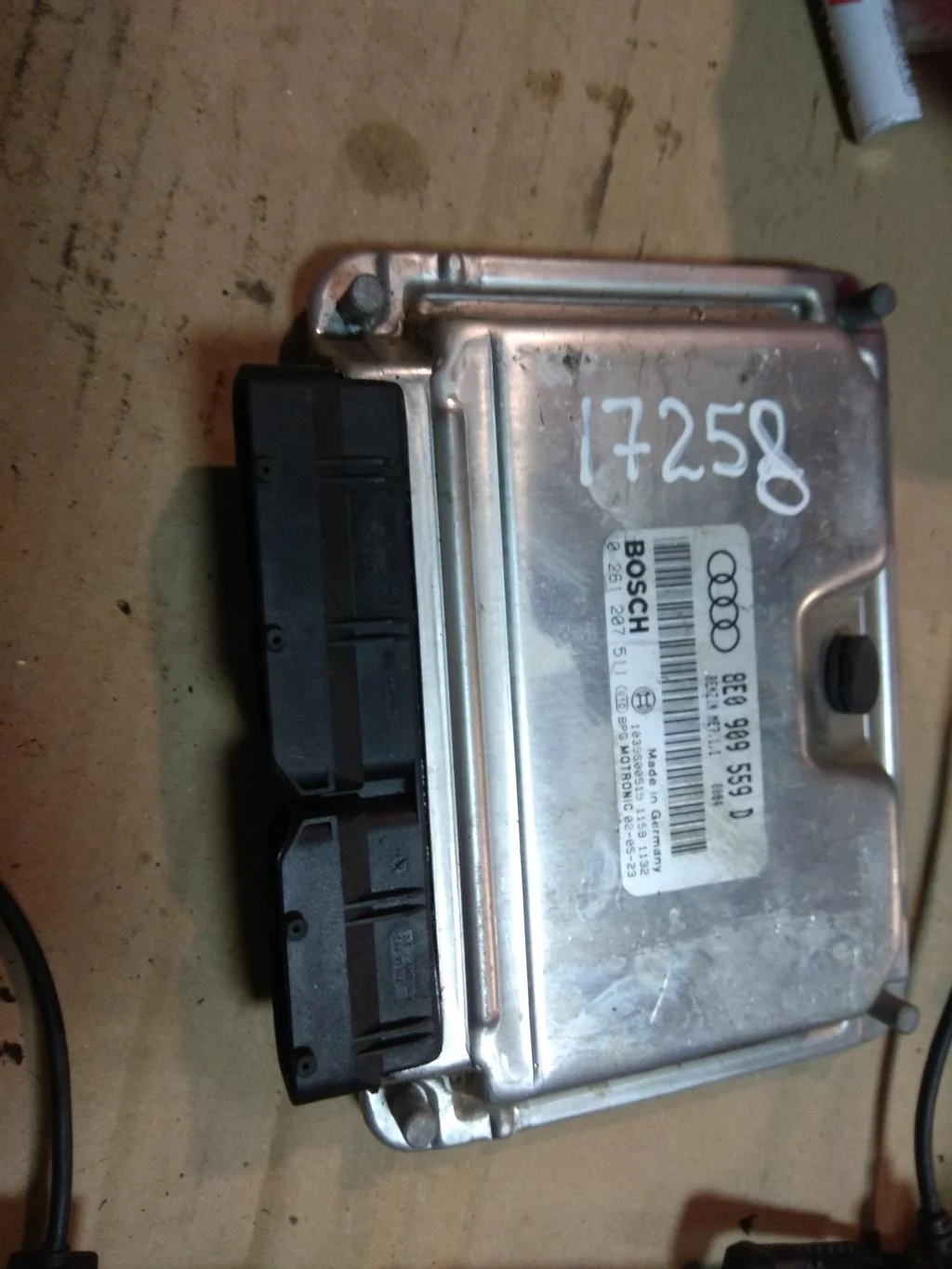 Блок управления двигателем 8E0909559D  3.0 Бензин