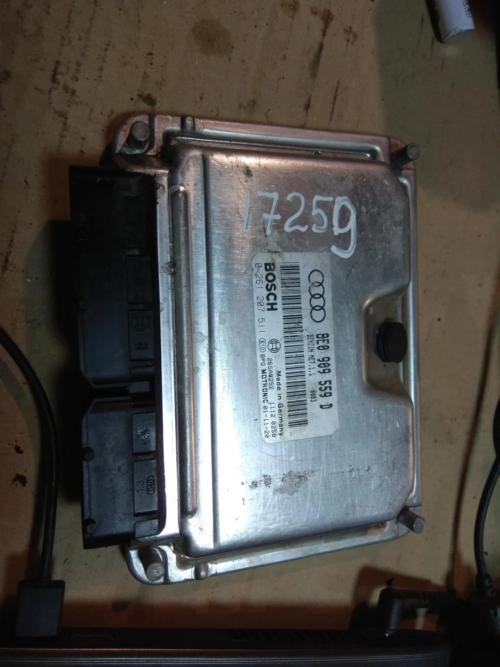 Блок управления двигателем 8E0909559D  3.0 Бензин