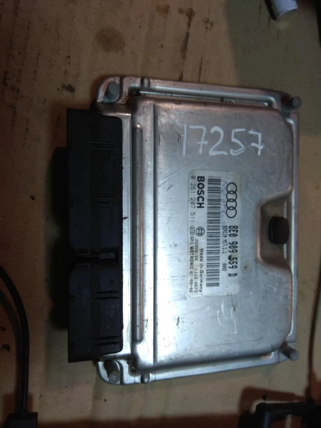 Блок управления двигателем 8E0909559D  3.0 Бензин